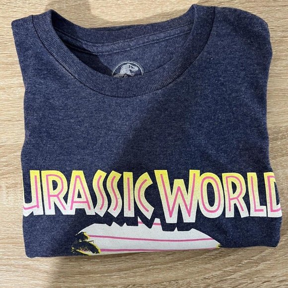 Universal Studios Jurassic World T-Rex Shirt - Picture 5 of 5